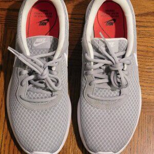Nike Women’s Tanjun Sneakers – Grey, Size 9